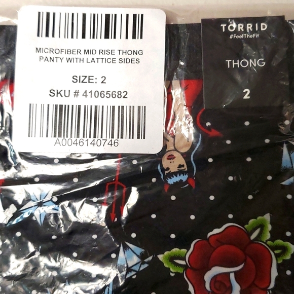 ♥️NWT VINTAGE TORRID THONG PANTY - LOVERS TATTOO HEART PINUP PRINT - PLUS SIZE - Picture 7 of 14